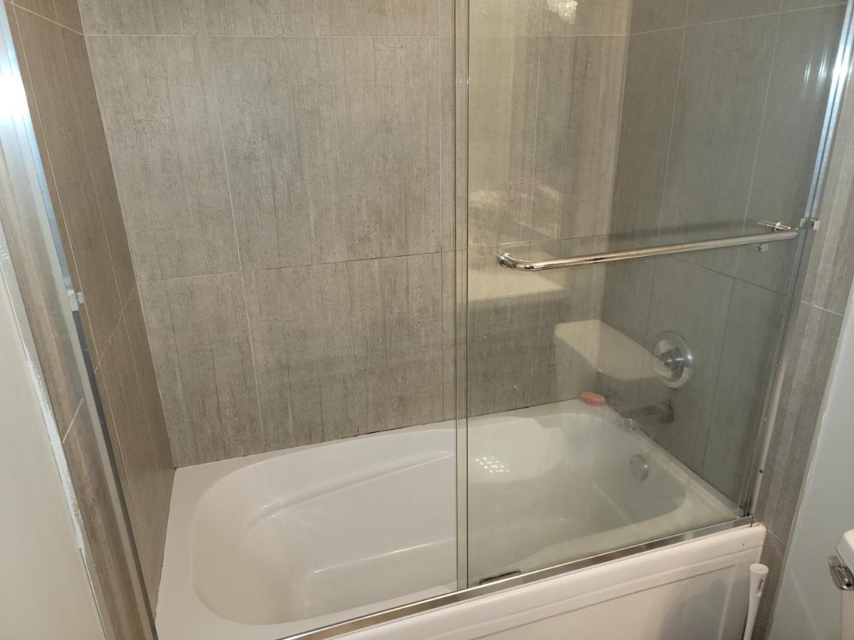 אבוטספורד Oscar Inn & 2Bd Family Suite Or Private Room מראה חיצוני תמונה